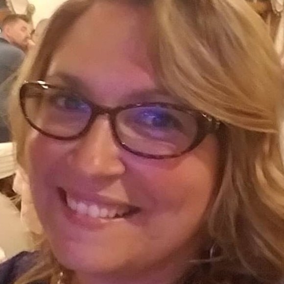 Meet your Posher, Jennifer - Picture 1 of 2